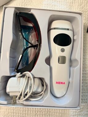 HENA White Handheld Beauty Device with Protective Glasses